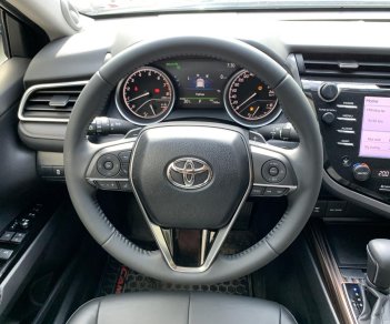 Toyota Camry AT 2020 - Bán xe Toyota Camry AT sản xuất năm 2020, xe màu đen, cực sang và mới, có trả góp