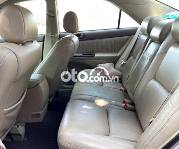 Toyota Camry   2.4G  MT 2004 - Bán xe Toyota Camry 2.4G  MT năm 2004, màu bạc giá cạnh tranh