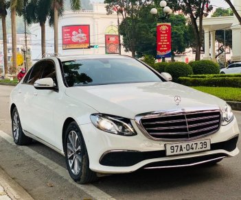 Mercedes-Benz 2019 - Bán xe Mercedes E200 đời 2019, màu trắng, nhập khẩu nguyên chiếc chính chủ