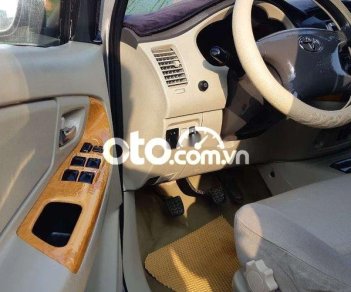 Toyota Innova G 2011 - Bán Toyota Innova G năm 2011, màu bạc chính chủ