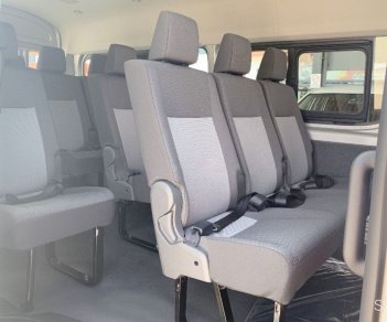 Toyota Hiace   2.8 Diesel  2021 - Bán Toyota Hiace 2.8 Diesel sản xuất năm 2021, màu bạc, nhập khẩu nguyên chiếc