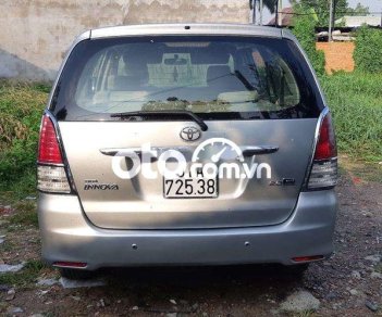 Toyota Innova G 2011 - Bán Toyota Innova G năm 2011, màu bạc chính chủ