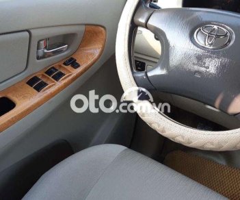 Toyota Innova G 2011 - Bán Toyota Innova G năm 2011, màu bạc chính chủ