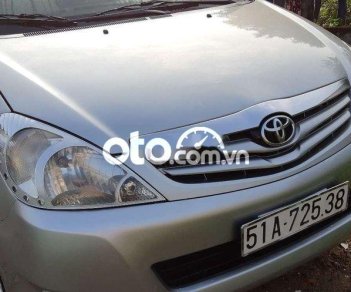 Toyota Innova G 2011 - Bán Toyota Innova G năm 2011, màu bạc chính chủ