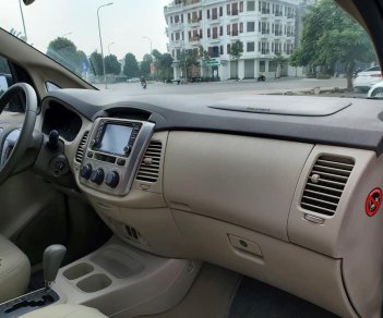 Toyota Innova 2015 - Cần bán Toyota Innova năm 2015, màu bạc, số tự động