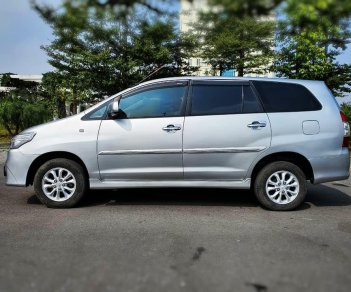 Toyota Innova 2015 - Cần bán Toyota Innova năm 2015, màu bạc, số tự động