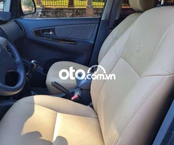 Toyota Innova MT 2012 - Bán xe Toyota Innova MT sản xuất năm 2012, màu bạc, xe nhập