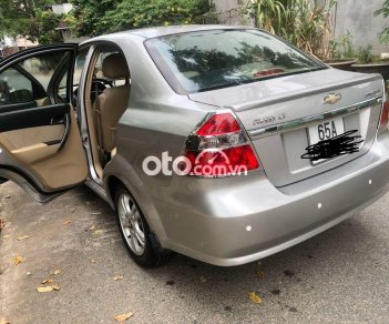 Chevrolet Aveo   LT  2015 - Cần bán gấp Chevrolet Aveo LT năm 2015, màu bạc, 235 triệu