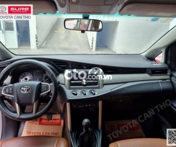 Toyota Innova 2.0E MT 2018 - Bán Toyota Innova 2.0E MT năm 2018, màu đồng ánh kim