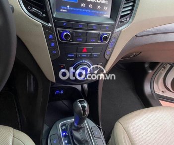 Hyundai Santa Fe 2018 - Bán xe Hyundai Santa Fe sản xuất 2018, màu trắng