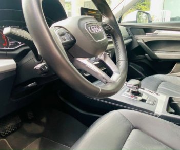 Audi Q5 2017 - Bán Audi Q5 2.0 TFSI sản xuất 2017, màu trắng, nhập khẩu nguyên chiếc