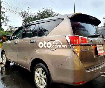 Toyota Innova 2018 - Bán xe Toyota Innova sản xuất năm 2018, màu nâu, giá 535tr