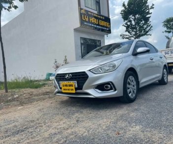 Hyundai Accent MT 2018 - Cần bán gấp Hyundai Accent MT năm 2018, màu bạc