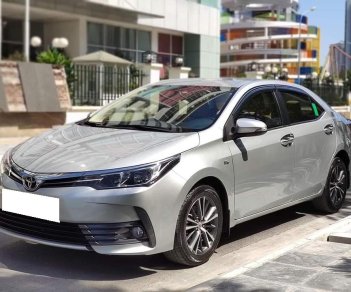 Cần bán xe Toyota Corolla altis đời 2019, màu bạc