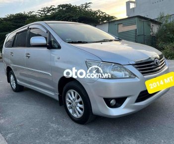 Toyota Innova E 2014 - Bán ô tô Toyota Innova E năm sản xuất 2014, màu bạc chính chủ, giá chỉ 355 triệu