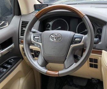 Toyota Land Cruiser VX V8 2016 - Bán ô tô Toyota Land Cruiser VX V8 sản xuất năm 2016, màu đen, nhập khẩu nguyên chiếc