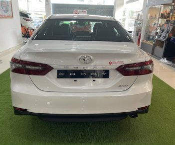 Toyota Camry 2022 - Bán xe Toyota Camry sản xuất 2022, màu trắng, xe nhập