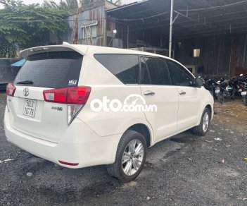 Toyota Innova  V  2017 - Cần bán lại xe Toyota Innova V sản xuất 2017, màu trắng