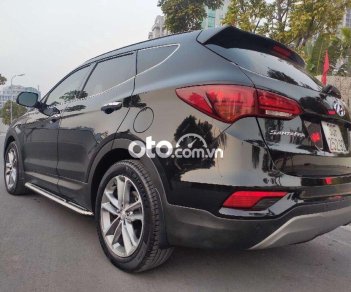 Hyundai Santa Fe 2.2AT 4WD 2018 - Xe Hyundai Santa Fe 2.2AT 4WD năm 2018, màu đen, giá 945tr