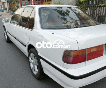 Honda Accord MT 1990 - Cần bán Honda Accord MT sản xuất 1990, màu trắng, nhập khẩu giá cạnh tranh