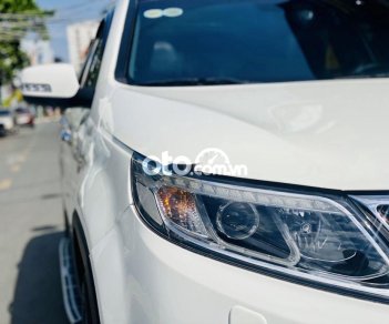 Kia Sorento 2.4 2014 - Bán xe Kia Sorento 2.4 sản xuất năm 2014, màu trắng