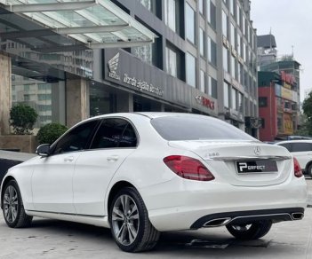 Mercedes-Benz C250 Exclusive 2017 - Cần bán gấp Mercedes C250 Exclusive năm sản xuất 2017, màu trắng