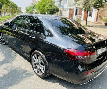 Mercedes-Benz 2020 - Cần bán xe Mercedes-Benz E300 đăng ký lần đầu 2020 chính chủ giá tốt 2 tỷ 899tr