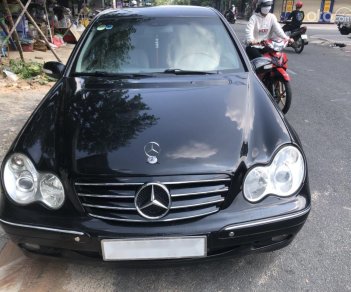 Mercedes-Benz C200 2001 - Xe Mercedes-Benz C200 năm 2001, màu đen, giấy tờ hợp lệ và đủ điều kiện để mua bán và sang tên, giá tốt