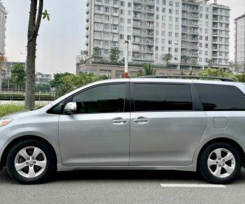 Toyota Sienna 2010 - Bán ô tô Toyota Sienna LE năm sản xuất 2010, màu xám, xe nhập, xe máy móc zin nguyên bản, cam kết không đâm đụng ngập nước, giá cạnh tranh