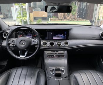 Mercedes-Benz E250 2018 - Bán xe Mercedes-Benz E250 năm 2018, xe cực sang, siêu lướt, biển thành phố