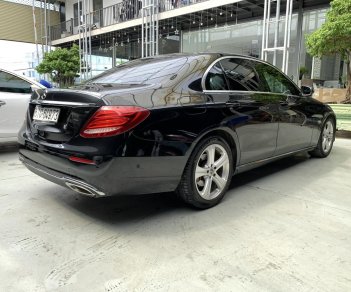 Mercedes-Benz E250 2018 - Bán xe Mercedes-Benz E250 năm 2018, xe cực sang, siêu lướt, biển thành phố