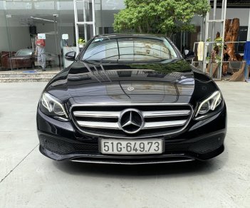 Mercedes-Benz E250 2018 - Bán xe Mercedes-Benz E250 năm 2018, xe cực sang, siêu lướt, biển thành phố