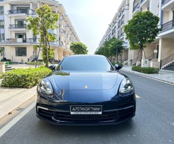 Porsche Panamera 2017 - Cần bán gấp Porsche Panamera sản xuất năm 2017, màu xanh cavansite, xe nguyên bản 100%, giá cực tốt