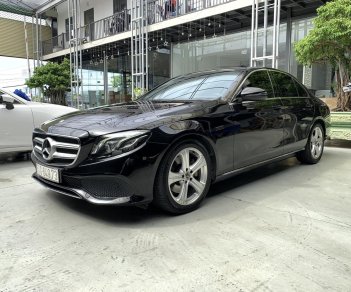 Mercedes-Benz E250 2018 - Bán xe Mercedes-Benz E250 năm 2018, xe cực sang, siêu lướt, biển thành phố