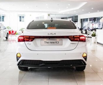 Kia K3 Deluxe 2022 - Bán Kia K3 Deluxe năm 2022, màu trắng