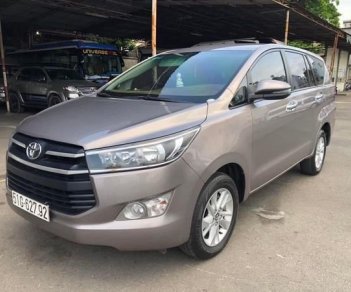 Toyota Innova 2.0 2018 - Cần bán xe Toyota Innova 2.0 sản xuất năm 2018, màu xám, giá tốt