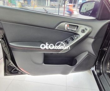 Kia Forte 2013 - Cần bán Kia Forte 1.6AT năm sản xuất 2013, màu đen, giá tốt