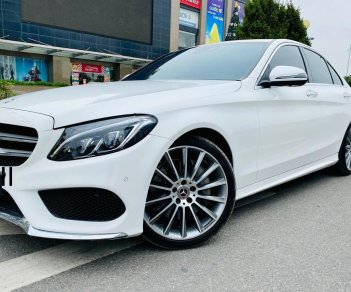 Mercedes-Benz C300 C300 AMG 2017 - Bán ô tô Mercedes C300 AMG sản xuất 2017, màu trắng