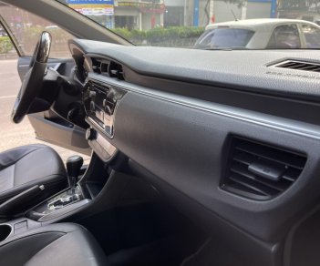 Toyota Corolla altis 2017 - Bán gấp Toyota Corolla Altis 1.8G AT năm 2017, màu đen, còn nguyên dàn lốp, xe rất mới, giá tốt