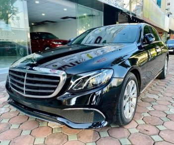 Mercedes-Benz AT 2017 - Bán Mercedes E200 AT sản xuất năm 2017, màu đen