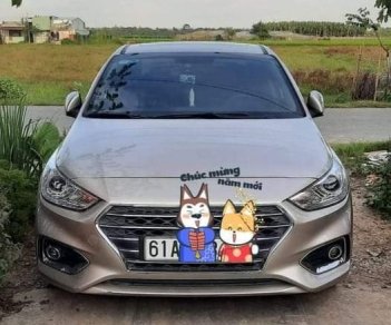 Hyundai Accent 1.4AT 2019 - Cần bán gấp Hyundai Accent 1.4AT năm 2019, màu bạc xe gia đình, giá tốt