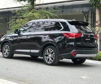 Mitsubishi Outlander 2.4 CVT Premium 2019 - Bán ô tô Mitsubishi Outlander 2.4 CVT Premium năm 2019, màu đen, 830 triệu