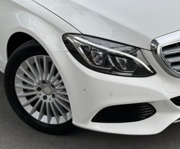 Mercedes-Benz C 250 Exclusive 2015 - Cần bán lại xe Mercedes C250 Exclusive sản xuất 2015, màu trắng
