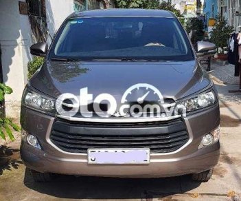 Toyota Innova  E  2018 - Cần bán xe Toyota Innova E năm 2018, màu nâu chính chủ