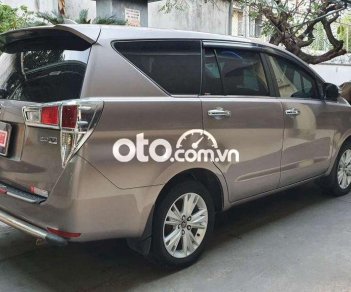 Toyota Innova  V  2017 - Cần bán gấp Toyota Innova V năm 2017, màu đồng 