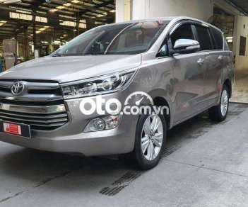 Toyota Innova  V  2017 - Cần bán gấp Toyota Innova V năm 2017, màu đồng 