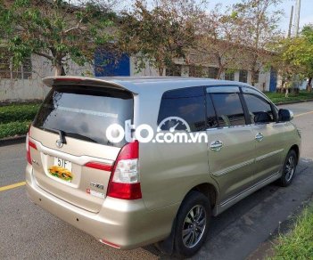 Toyota Innova  2.0E 2015 - Bán Toyota Innova 2.0E sản xuất 2015, màu bạc chính chủ giá cạnh tranh