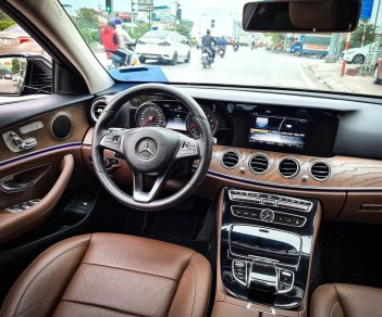 Mercedes-Benz 2016 - Cần bán Mercedes-Benz E200 2016 biển Hà Nội