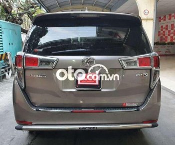 Toyota Innova  V  2017 - Cần bán gấp Toyota Innova V năm 2017, màu đồng 