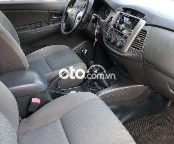 Toyota Innova  2.0E MT 2013 - Cần bán Toyota Innova 2.0E MT năm sản xuất 2013, màu bạc